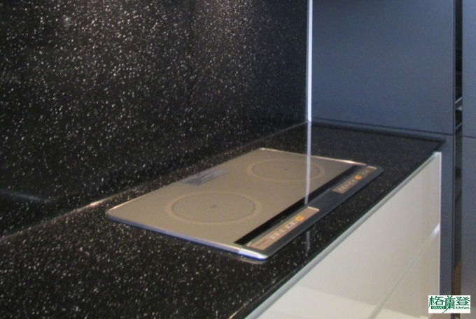 廚房檯面 人造石使用於檯面與背牆